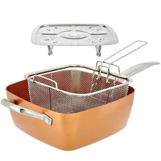 Tigaie cu sită pentru prăjire și tavă de abur – accesorii utile pentru preparate diverse.