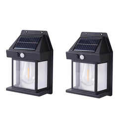 Set de 2 lămpi solare de perete, ideale pentru iluminarea fațadelor, teraselor și grădinilor.